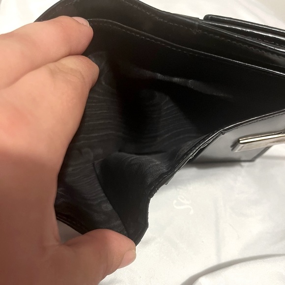 PRELOVED GUCCI
Vintage Leather Compact Wallet BLACK - Picture 8 of 8